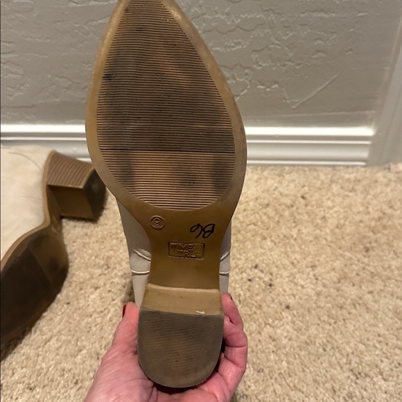 Time and Tru Light Tan Ankle Boots size 9 - Picture 5 of 9
